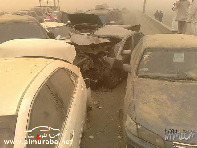 حوادث على طريق الرياض بسبب العاصفة الرملية ( صور ) 31