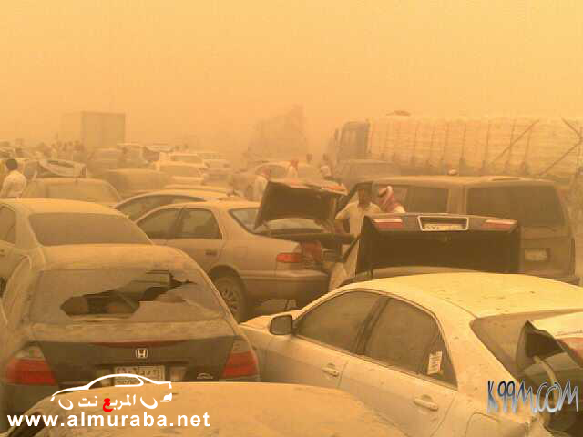 حوادث على طريق الرياض بسبب العاصفة الرملية ( صور ) 29