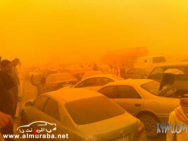 حوادث على طريق الرياض بسبب العاصفة الرملية ( صور ) 32