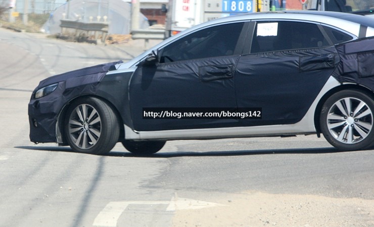 التقاط صور تجسسية لسيارة هيونداي ميسترا السيدان اثناء اختبارها في كوريا Hyundai Mistra 23