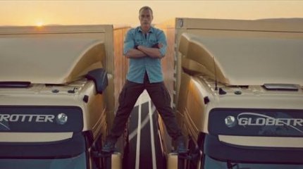 "بالفيديو" فان دام يستعرض قوته بحركات فائقة الجرأة فوق شاحنات "فولفو" 4