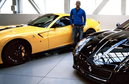 صامويل ايتو لاعب برشلونة السابق يمتلك افخم السيارات في العالم في باريس Samuel Eto