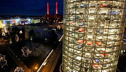 برج خاص لمواقف سيارات “فولكس فاجن” لجميع عملائها بإنتظام وبشكل رائع بالصور Volkswagen