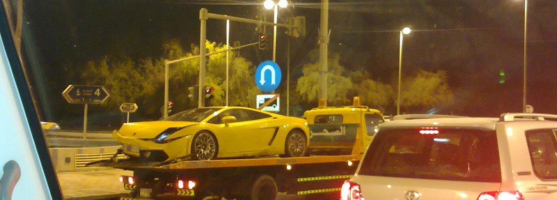 حادث تصادم لامبورجيني جالاردو في الإمارات بمدينة “ابوظبي” بالصور Lamborghini Gallardo