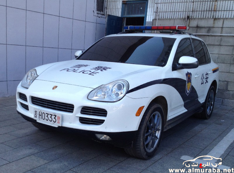الشرطة الصينية تستخدم “بورش كايين” الجديدة لتليق السيارة برجل الشرطة لديها والوصول الاسرع للحدث