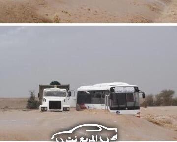 “بالصور” شبان سعوديين يقتحمون سيل بمحافظة القويعية لإنقاذ باص فيه الطالبات والسائق
