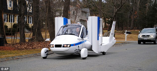 “بالصور” السيارة الطائرة ستتواجد في الاسواق عام 2015 مع إصدار يعتمد على الإقلاع العمودي!