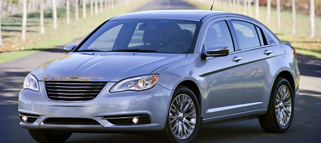 كرايسلر 2015 فئة 200 تعود لقيادة وتحسين العلامة التجارية مرة أخرى Chrysler 2015