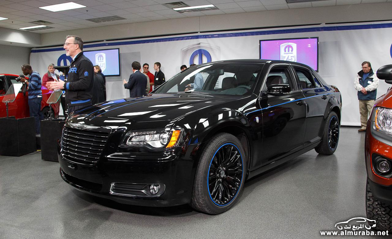 2014-Chrysler-300-SRT-Black