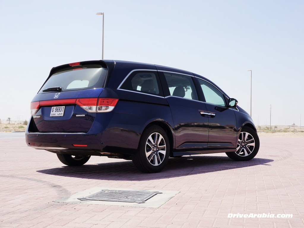 2014-Honda-Odyssey-Touring-in-the-UAE-7
