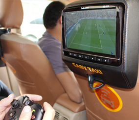 تدشين أجهزة العاب “إكس بوكس” داخل سيارات الليموزين في المملكة