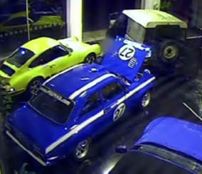 "فيديو" شاهد طريقة سرقة سيارة ثمنها 180 ألف دولار بطريقة مبتكرة! 1