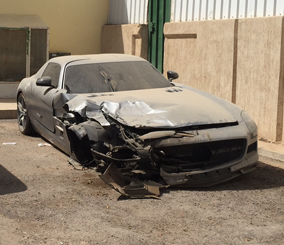 "بالصور" مرسيدس SLS AMG مهجورة في مدينة الرياض بعد تعرضها لحادث Mercedes-Benz SLS AMG 3