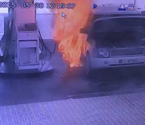"فيديو" شاهد انفجار واحتراق سيارة في محطة بترول اينوك في دبي بسبب اشتعال خزان الوقود 1