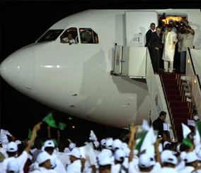 "بالصور" شاهد طائرة معمر القذافي الخاصة قبل الثورة في ليبيا وبعدها 3