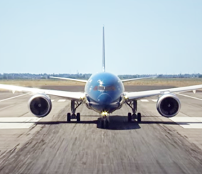 “فيديو” شاهد طائرة بوينج 787-9 دريملاينر تستعرض مهاراتها العمودية في الجو بشكل مرعب Boeing Dreamliner
