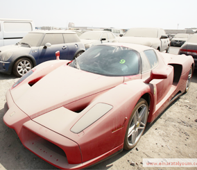 “بالصور” كشف هوية صاحب سيارة فيراري انزو مهجورة في مدينة دبي والتي سعرها 6 ملايين ريال سعودي