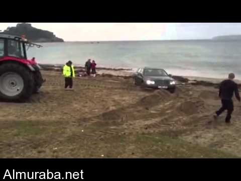 "فيديو" روسي ثري يمتلك بنتلي فلاينج سبير يفحط فيها ويغرز بالشاطئ 3