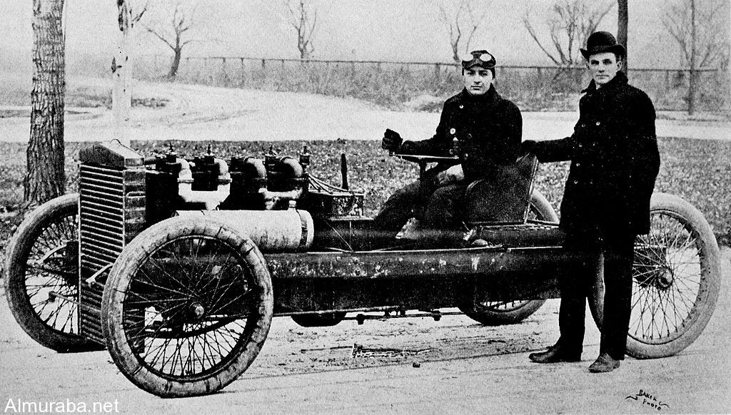 1024px-Henry_Ford_and_Barney_Oldfield_with_Old_999,_1902