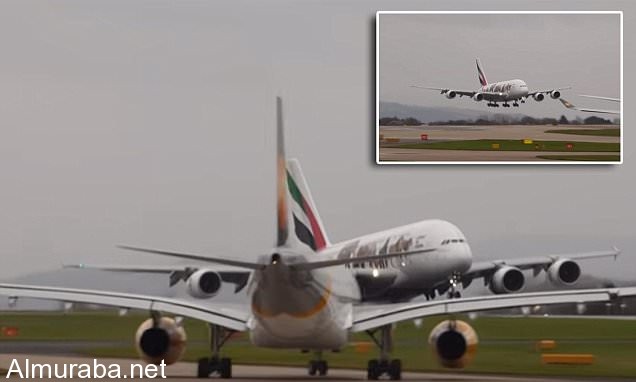 “فيديو” الرياح تتلاعب بطائرة إماراتية أثناء هبوطها على مدرج مطار مانشستر