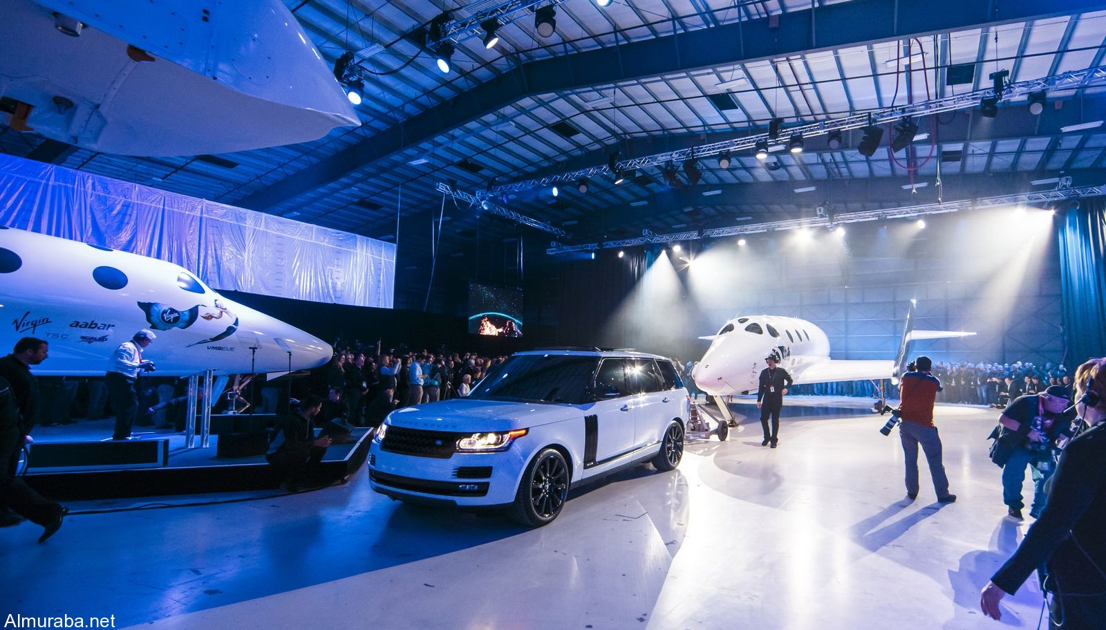 "رنج روفر" اوتوبيوغرافي تشارك في حفل إطلاق طائرة الفضاء الجديدة Range Rover 2016 14