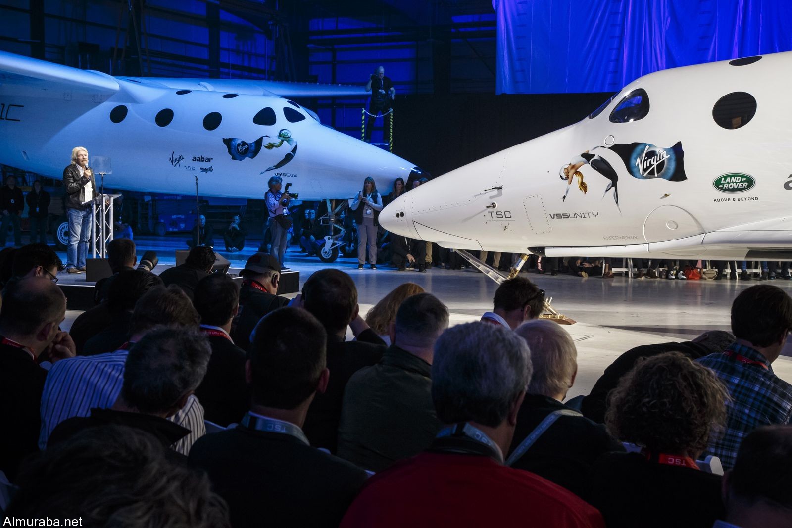 "رنج روفر" اوتوبيوغرافي تشارك في حفل إطلاق طائرة الفضاء الجديدة Range Rover 2016 15