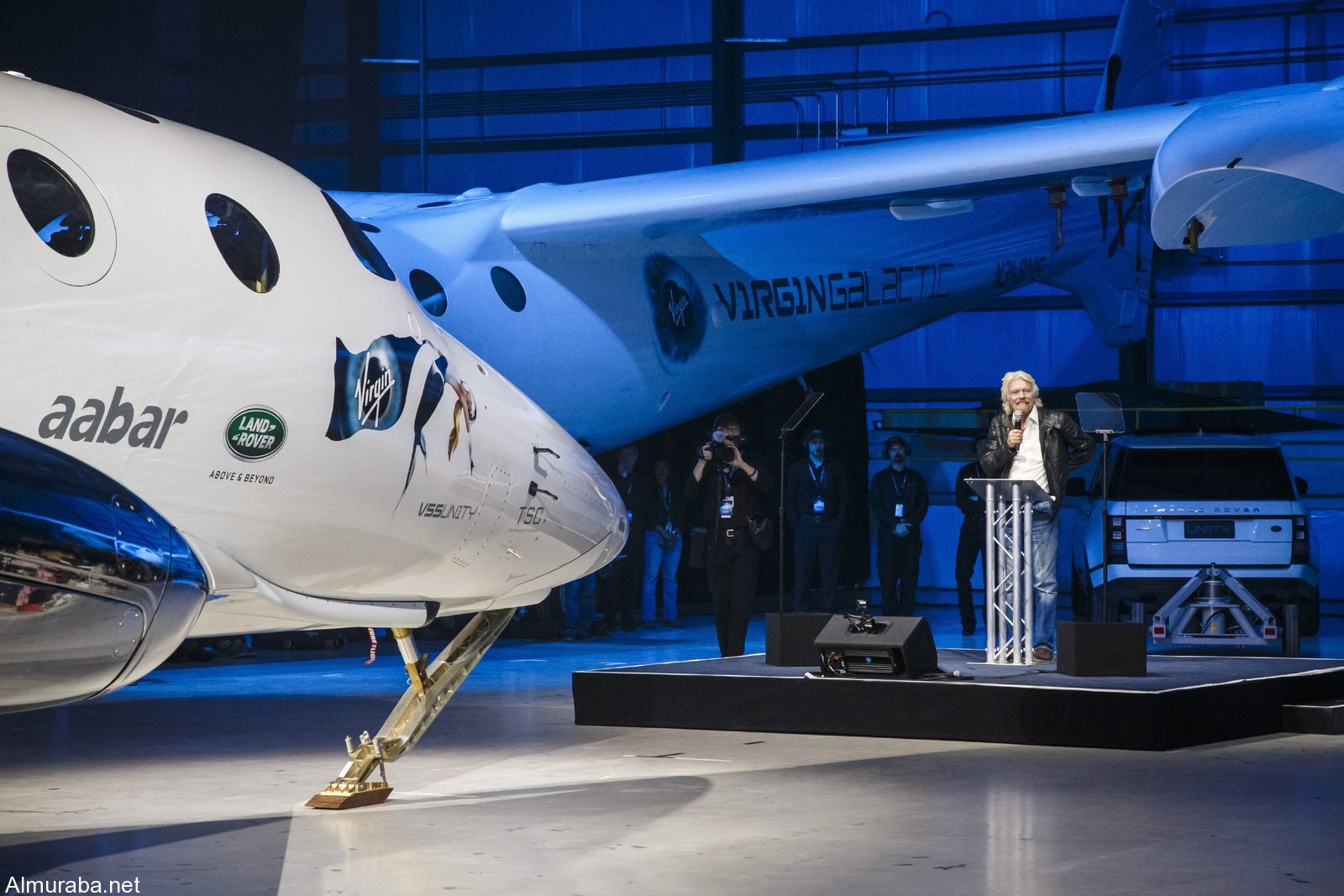 "رنج روفر" اوتوبيوغرافي تشارك في حفل إطلاق طائرة الفضاء الجديدة Range Rover 2016 16