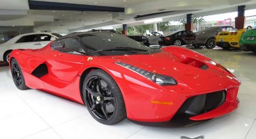 سيارة "لافيراري" حمراء بسعر 4.7 مليون دولار بالولايات المتحدة LaFerrari 4