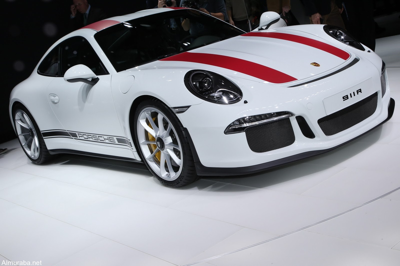 "استطلاع" بورش 911R أم "كورفيت جراند سبورت أي سيارة فيهما تفضلون؟ Porsche Vs Corvette 4
