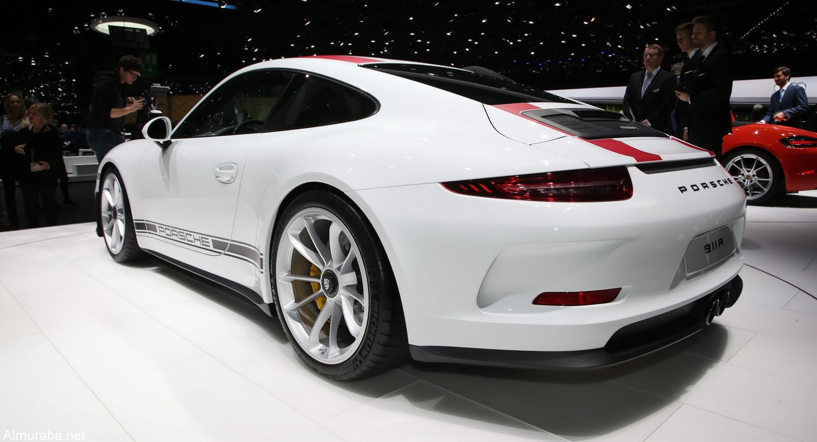 "استطلاع" بورش 911R أم "كورفيت جراند سبورت أي سيارة فيهما تفضلون؟ Porsche Vs Corvette 9
