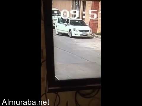 “فيديو” شاهد سرقة سيارة مواطن من امام منزله بمدينة الرياض