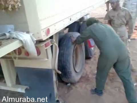 “فيديو” أفضل طريقه من الجيش السعودي لتعبئة كفرات الشاحنات