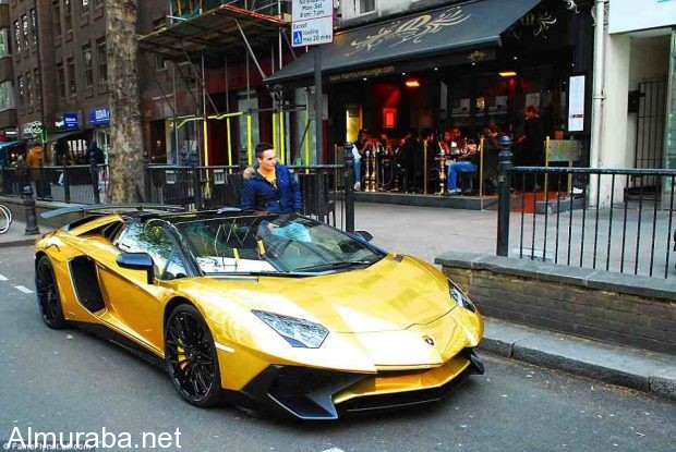 “بالصور” شاهد سيارات البليونير السعودي الذهبية تغطى بالمخالفات بشوارع لندن