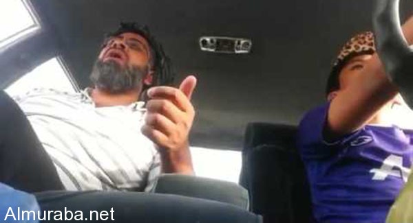 “فيديو” ابن يتسبب بحادث أثناء تعلمه القيادة مع والده