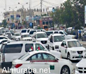“مصادر“ عشرات من سائقي السيارات على خط الأردن–السعودية يحتجون على قرار المنع