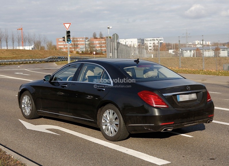 2018-mercedes-benz-s-class-facelift-spied-for-the-first-time-showing-minor-changes_9
