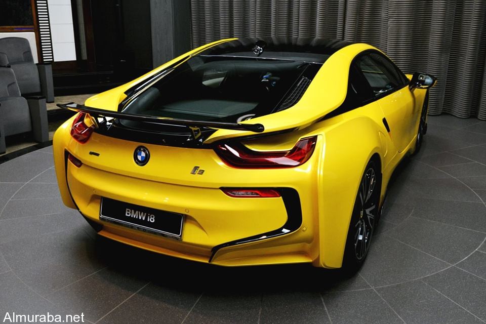 Yellow BMW i825