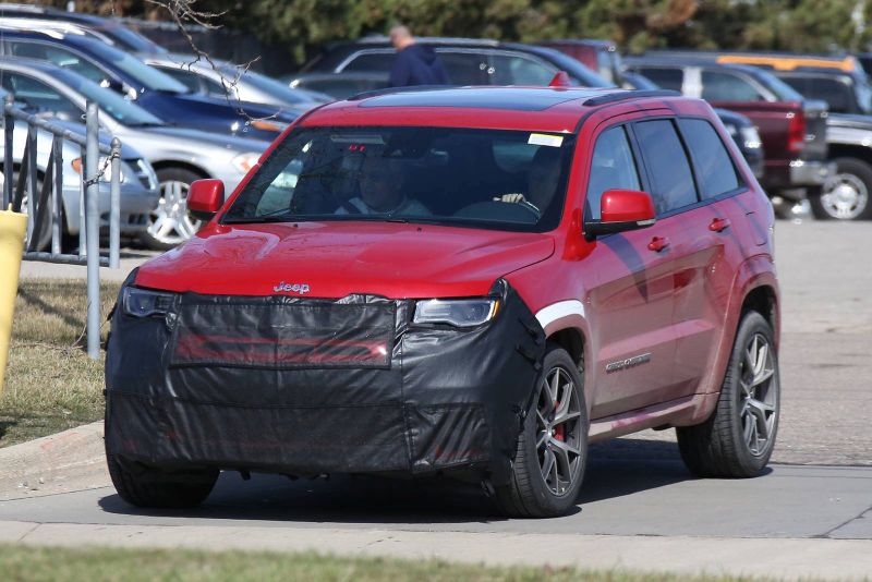 جيب جراند شيروكي 2018 الجديدة تظهر آثناء اختبارها + بعض المعلومات Jeep Grand Cherokee
