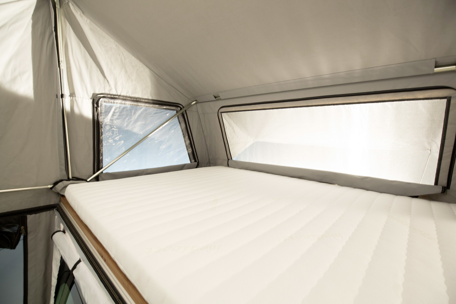 TopDog Dachzelt von 3DOG camping auf Mercedes-Benz Citan Basis - Interieur ;TopDog rooftop tent from 3DOG camping on Mercedes-Benz Citan base - Interior;