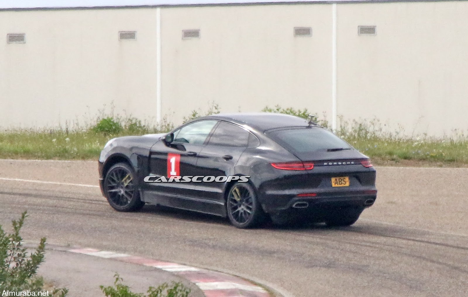 “صور تجسسية” لنموذج اختباري يثبت تطوير “بورش” لكايين إس يو في كوبيه جديدة Porsche