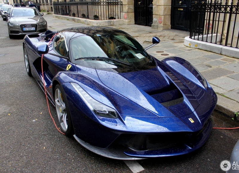 charging-your-laferrari-on-paris-streets-with-scotch-paper-is-only-for-the-brave_1