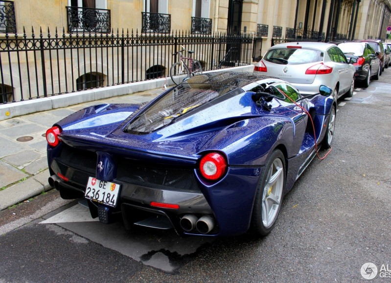 charging-your-laferrari-on-paris-streets-with-scotch-paper-is-only-for-the-brave_2