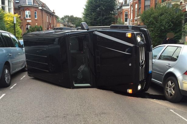 mercedes-benz-g-class-suv-ends-up-on-its-side-after-the-driver-avoided-a-cat-110681_1