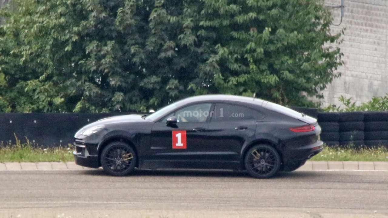 "بورش" تختبر كروس اوفر كهربائية بالكامل لمنافسة موديل X لتيسلا Porsche 2