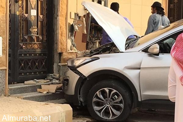 “بالصور” شاهد امرأة تعتدي على سائقها الخاص لتقود سيارة زوجها وتحطم جدران منزل زوجته الجديدة في الرياض