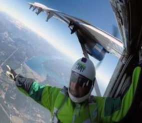 ”فيديو” شاهد أول قفزة في العالم من طائرة بدون مظلة 3