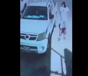 “بالفيديو” شاهد سرقة سيارة تركها صاحبها في وضع التشغيل أمام محل تجاري بالمملكة 1