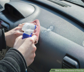 خطوات بسيطة لتنظيف الأجزاء الداخلية في سيارتك من قطع البلاستيك