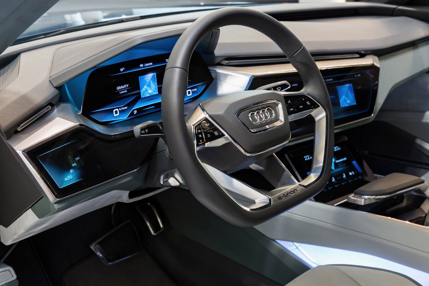 "أودي" A8 الجديدة ستكون أول موديل إنتاج بمقصورة أودي الافتراضية Audi 5