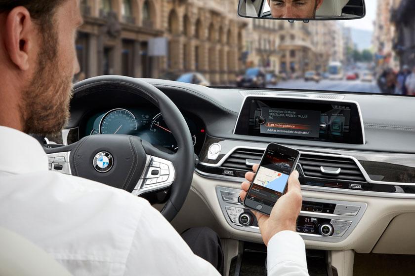 "بي إم دبليو" تعرض خدمة التحكم الصوتي في السيارة عبر تطبيق أليكسا لأمازون BMW 1
